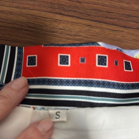 Jaune Rouge Printed Fabric Full Skirt With Novelty Face Print. Size small. - Picture 6 of 6